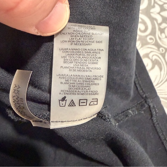 2/$40 Karl Lagerfeld Paris Black Short Sleeve T-Shirt with Daisy Accents Floral - Picture 7 of 7